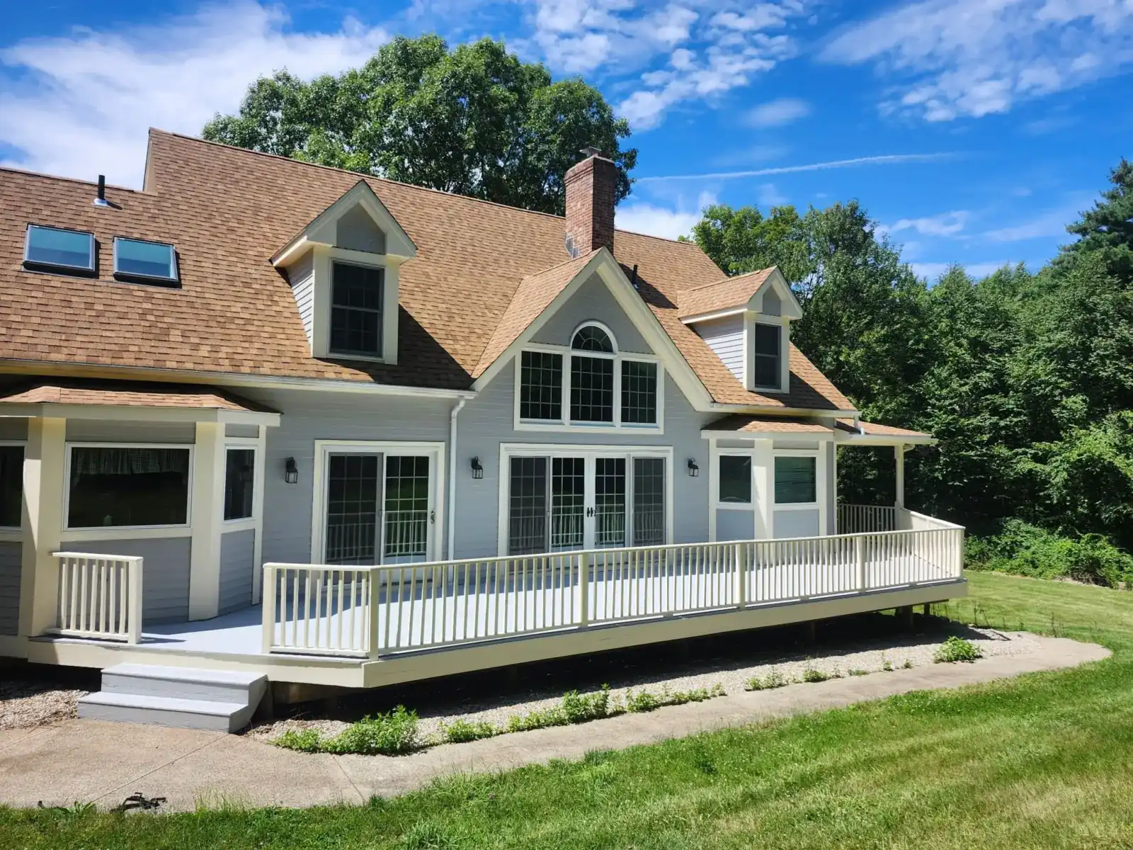 Cape style home in Haddam with a new full width deck built by Bontract